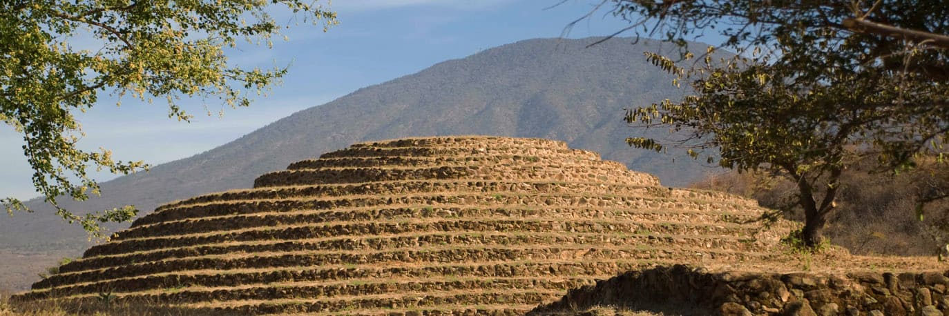 paisaje-agavero-e-instalaciones-industriales-antiguas-de-tequila